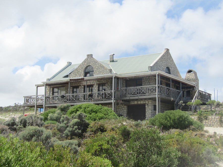 To Let 4 Bedroom Property for Rent in Suiderstrand Western Cape